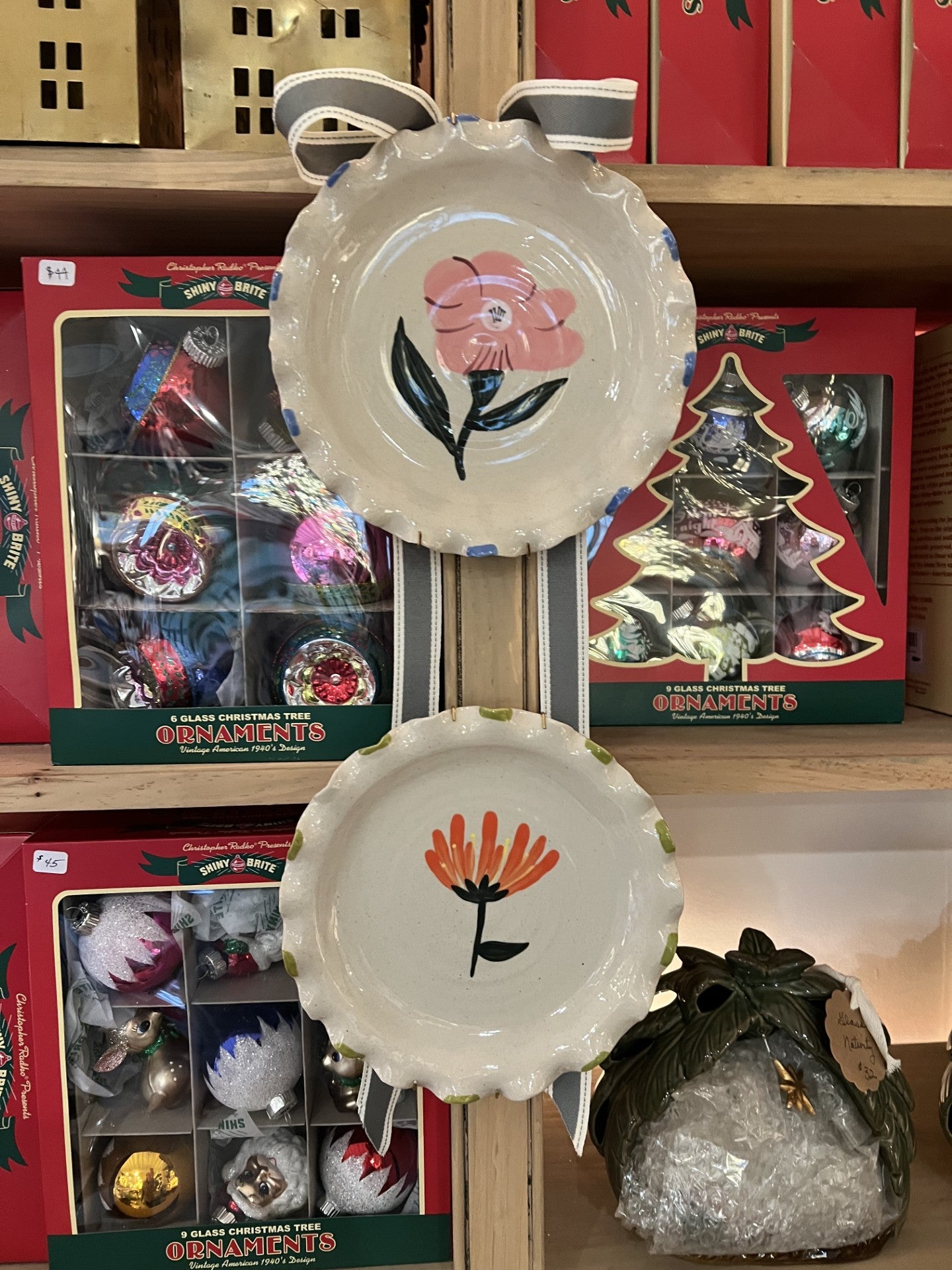 cutest set of 4 floral plates with ruffle edge