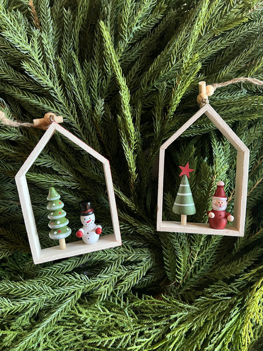 adorable wooden house ornaments set/2