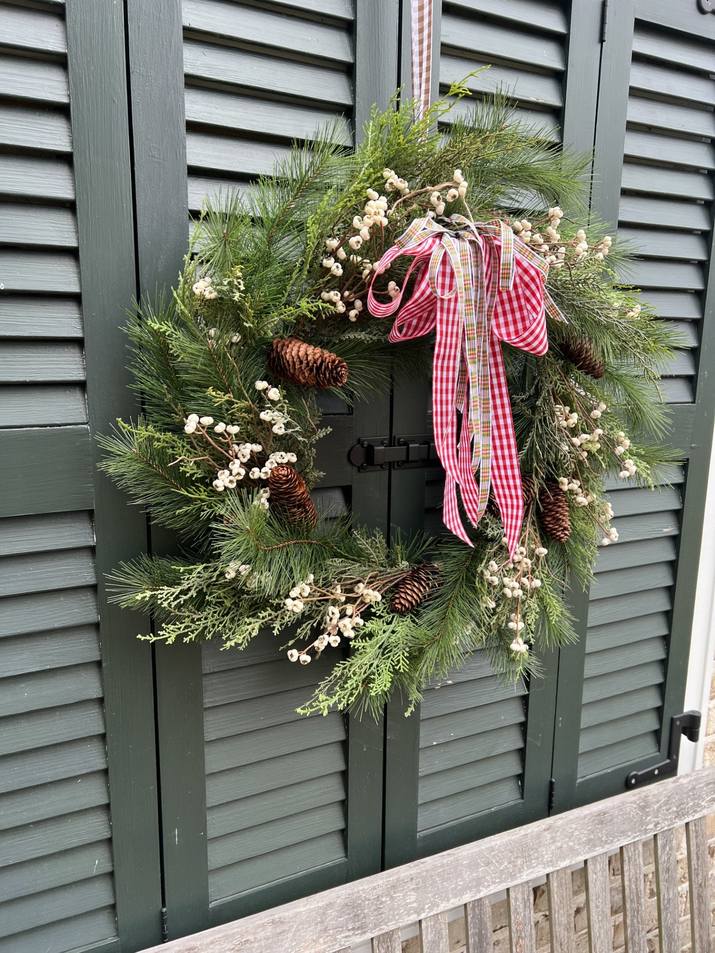beautiful white snowberry wreath